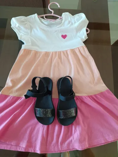 Kit vestido e sandália $80