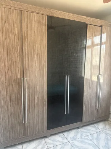 Guarda roupa casal 6 portas