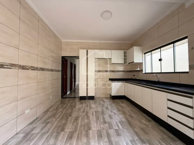 Aluga-se Casa com 3/4 (sendo 1 suíte) no Bairro Felícia
