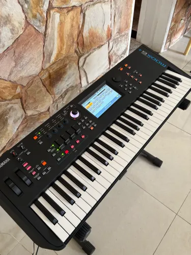 Sintetizador Yamaha MODX6+ 