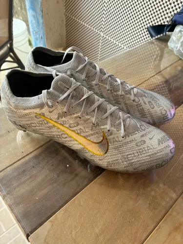 vendo chuteira Nike original nova sem uso