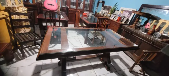 Mesa de madeira maciça 550,00 SÓ A MESA