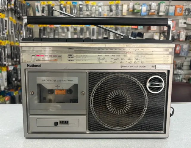 rádio gravador portátil National RX-1754M, um famoso boombox dos anos 1980