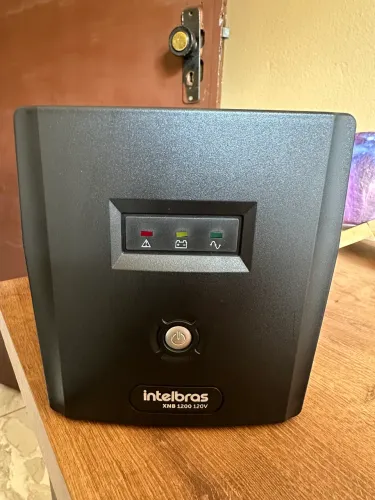 Nobreak Intelbras XNB 1200VA 120V - 6 tomadas - funcionando