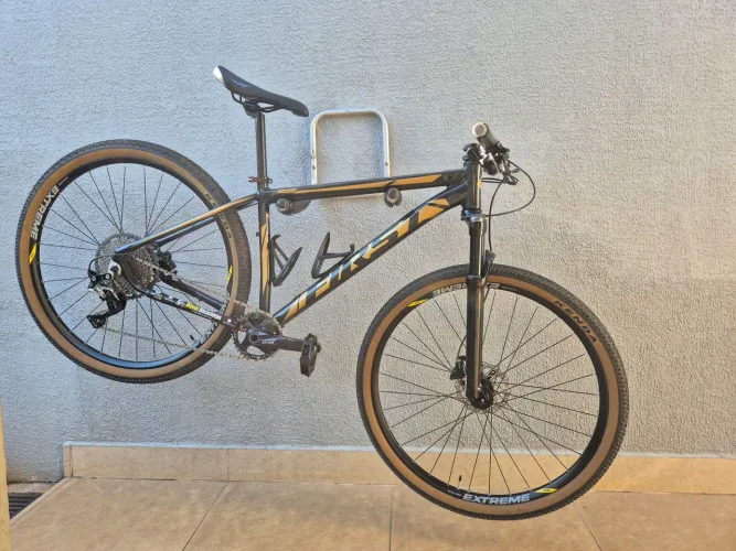 MTB FIRST TAMANHO M - SHIMANO SLX 11V