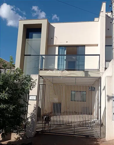 Casa disponível a venda, com 3 dormitórios e 1 suíte , CAMBE - PR