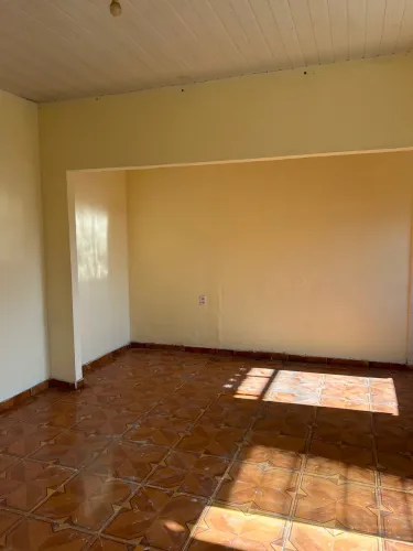 Alugo casa ampla