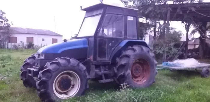 Trator New Holland TL100 