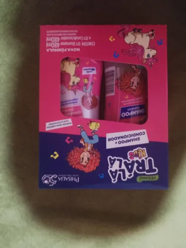 Kit infantil Trala La Kids com shampoo e condicionador veganos.