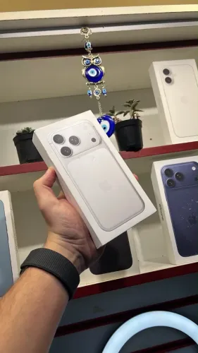 iPhone 17 pro Max Branco show