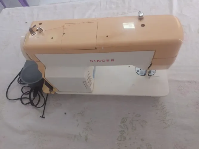 Máquina de costura Singer plus 16