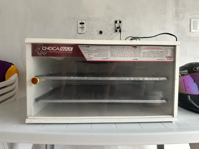Vende-se Chocadeira de 240 ovos