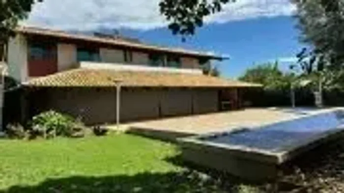 Casa de condomínio Sobrado para aluguel e venda possui 560 metros quadrados com 4 quartos
