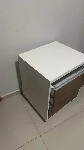 Mesinha de cabeceira
