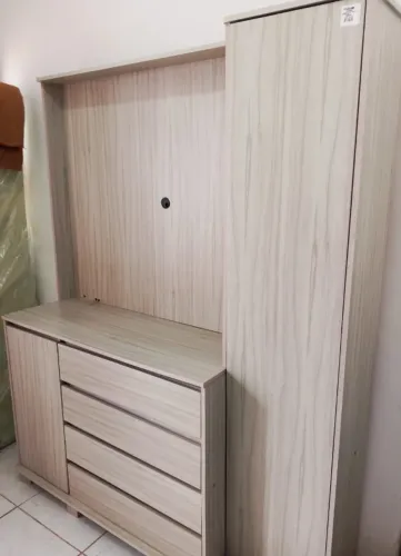 Rack com gavetas, armário e painel de Tv acoplado