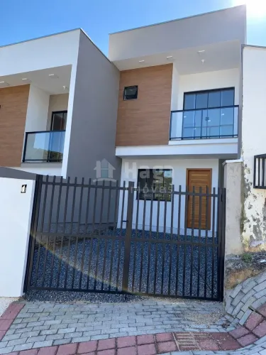 Sobrado à venda no Bairro Limeira em Brusque/SC