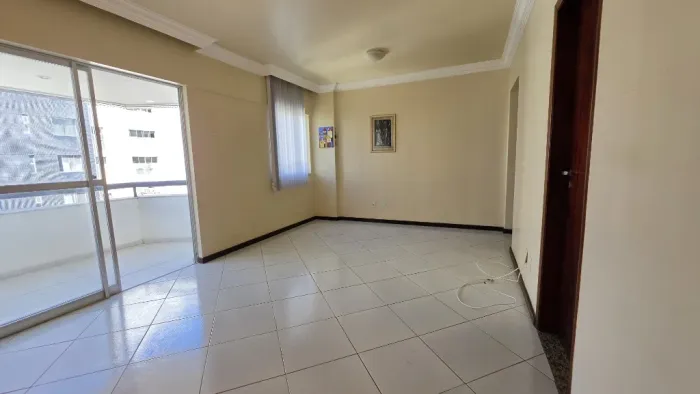 Apartamento à venda, com três quartos, sendo um suíte, 86m2 de área privativa, armários, 1