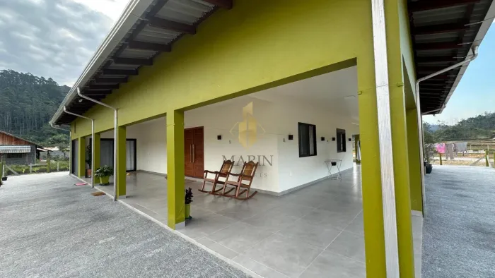 Chácara com casa de alto padrão na cidade Ilhota!
