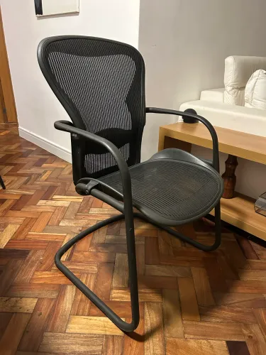 Cadeira Herman Miller Aeron Original | Design Icônico | Preta | Cantilever