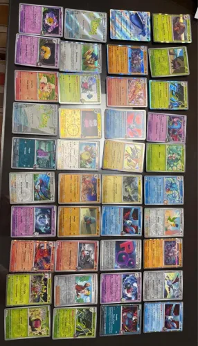 Mega Coleção Cartas Pokémon TCG - 989 Cartas