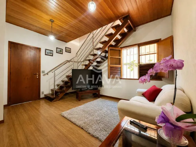 Casa com 3 Quartos à Venda, 360m², próximo a Avenida General Carlos Guedes