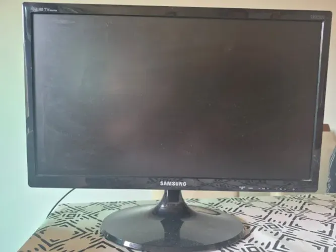 TV LED SANSUNG 21,5 POLEGADAS ( funcão tv e monitor) c/ controle - modelo T22C310LB