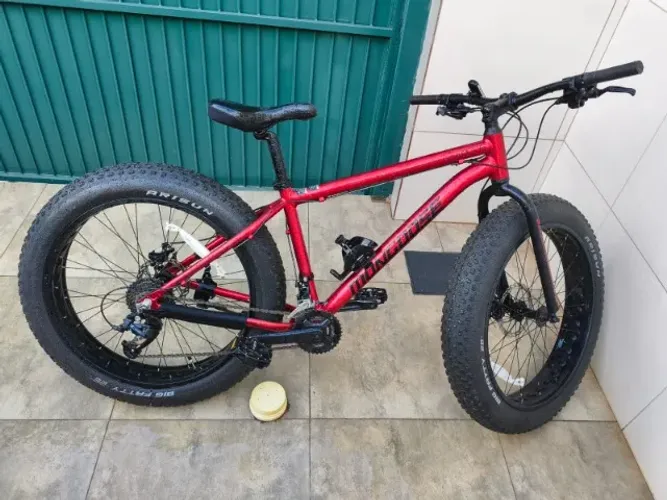 Bicicleta Americana Mongoose Argus TRX Fat Tire 16 Velocidades Aro 26 Vermelha