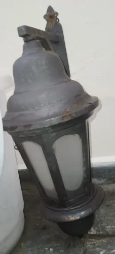 Luminária antiga de ferro
