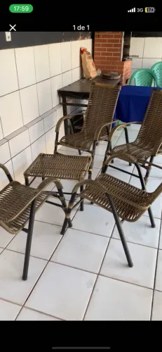 Vendo conjunto de mesa com 4 cadeiras novo!