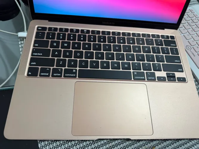 MacBook Air 13? A1466 - Funcionando - Sem bateria e sem carregador