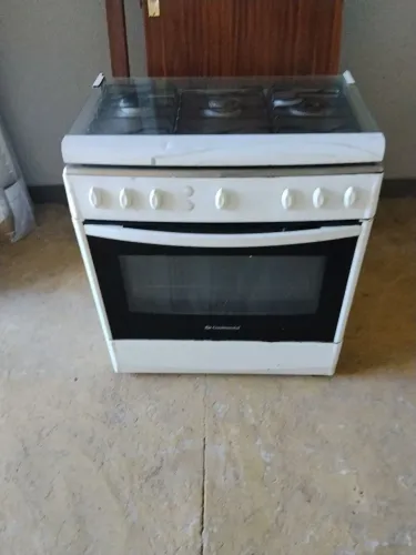 Fogão de 6 bocas.
