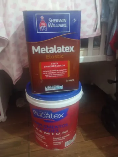 Vendo 500 os 2, 1 selador 1 tinta em borrachada