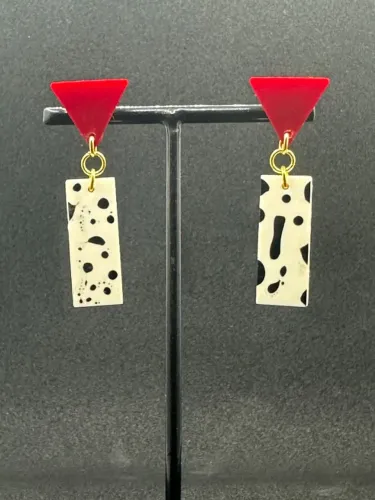 Brinco Geométrico Vermelho com Estampa Preta e Branca