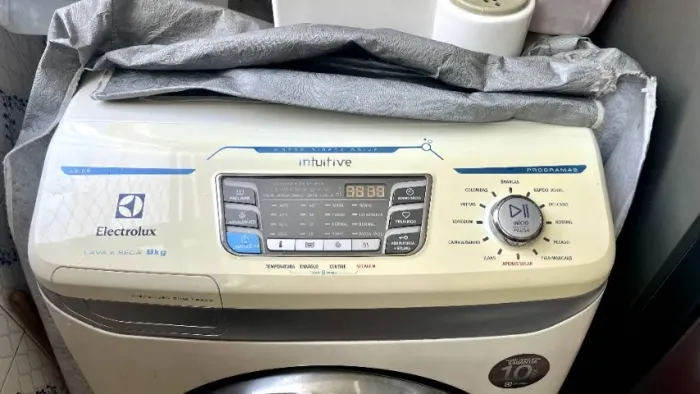 Lava e Seca Electrolux Intuitive 9kg (LSI09) - COM DEFEITO / PARA RETIRADA DE PEÇAS