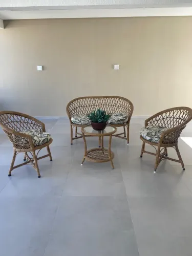 Conjunto de móveis em fibra sintética para varanda/jardim 