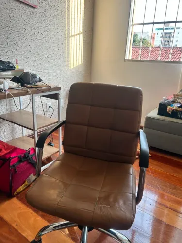 cadeira de escritório marrom