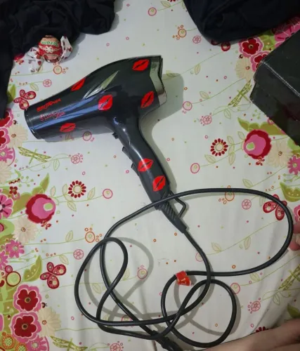 *SECADOR DE CABELOS BRITANIA KISSES 3 VELOCIDADES 2000W 127V*