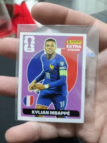 MBAPPE FIGURINHA LEGEND