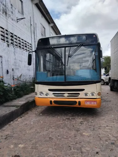 VENDO ÔNIBUS EM PERFEITO ESTADO DE CONSERVAÇÃO ANO 200 1721