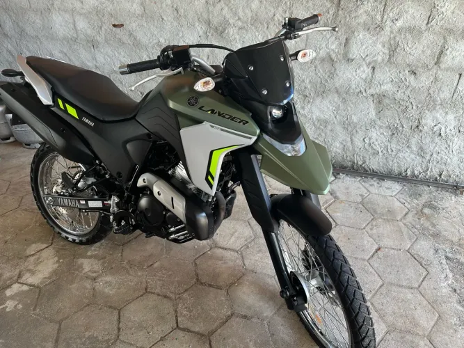Lander 250, moto nova sem nenhuma restrição, só pegar e rodar