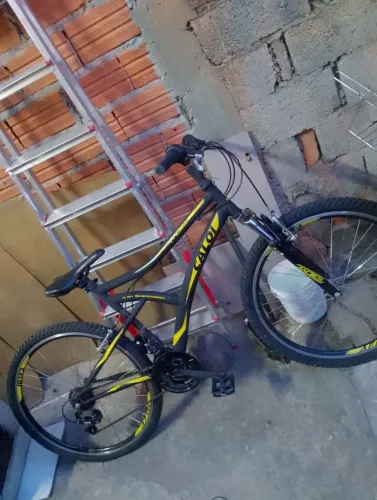 bicicleta da marca Caloi aro 24