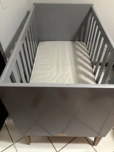 Berço c/colchão bem conservado
