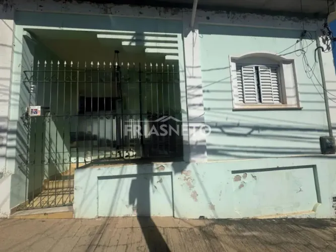 Casa com vocação Comercial na Rua Treze de Maio Bairo Alto