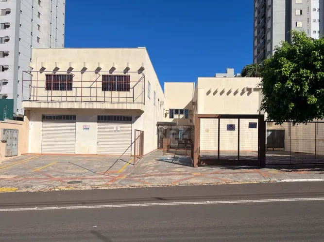Dois Prédios Comerciais com Lojas e Conjuntos