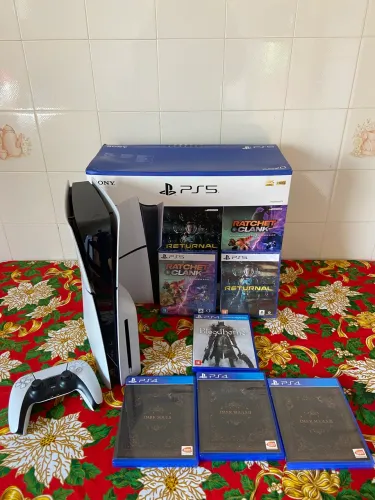 PlayStation 5 + Jogos Lacrados + Trilogia Dark Souls