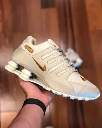 Promoção Black Friday - Tênis Nike Shox NZ - Dividimos 2x sem juros no cartão de crédito