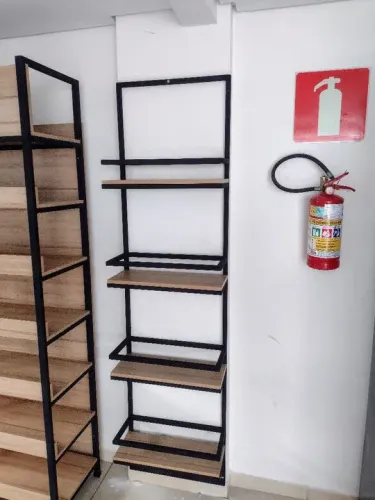 Prateleira industrial suspensa