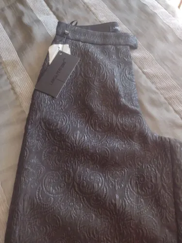 Calça lança perfume