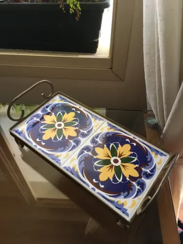 bandeja de ferro e azulejo
