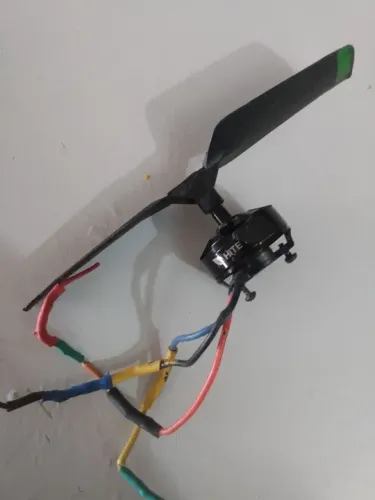 Motor com hélice 2000kv